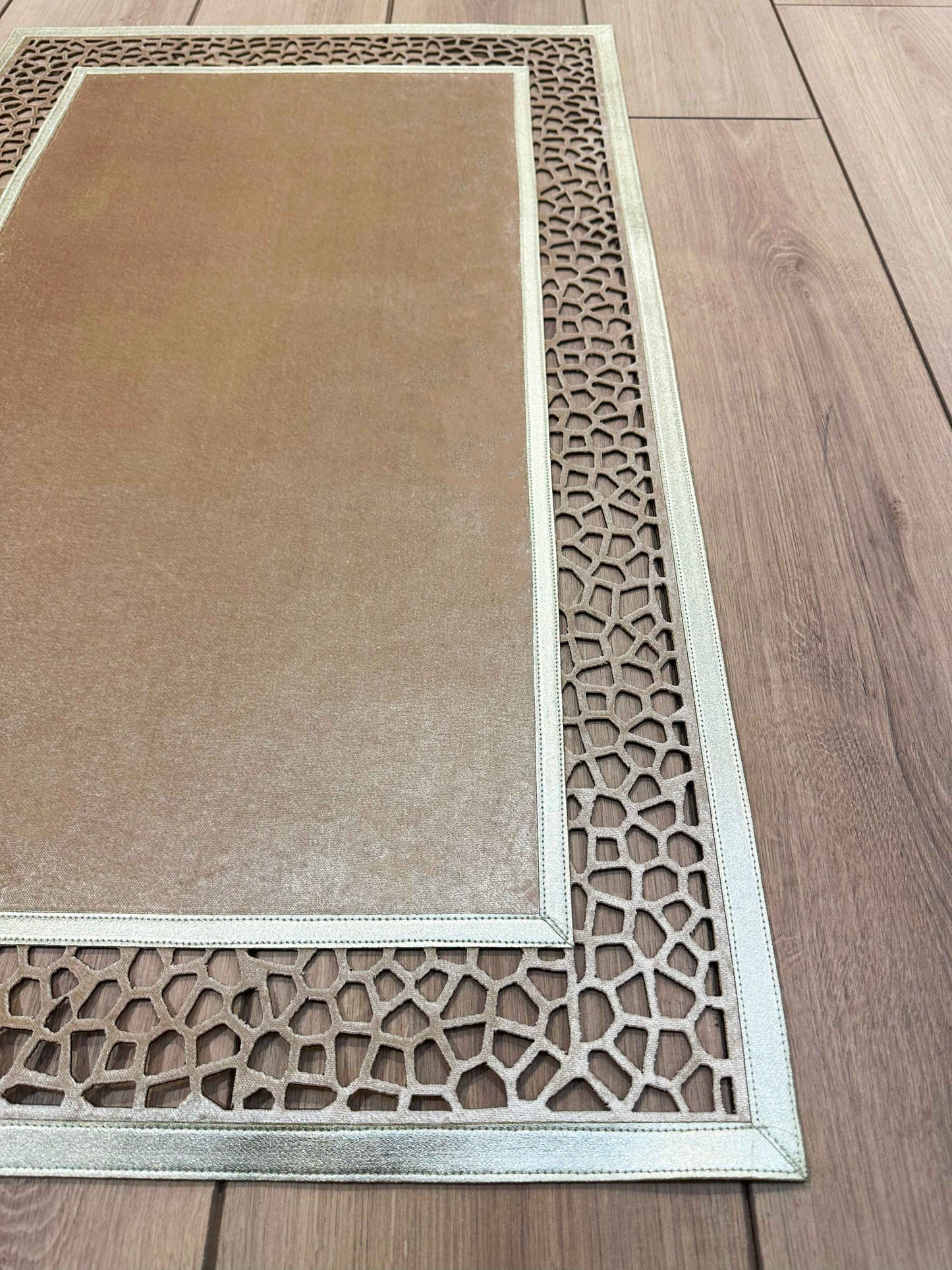 Esin Rug