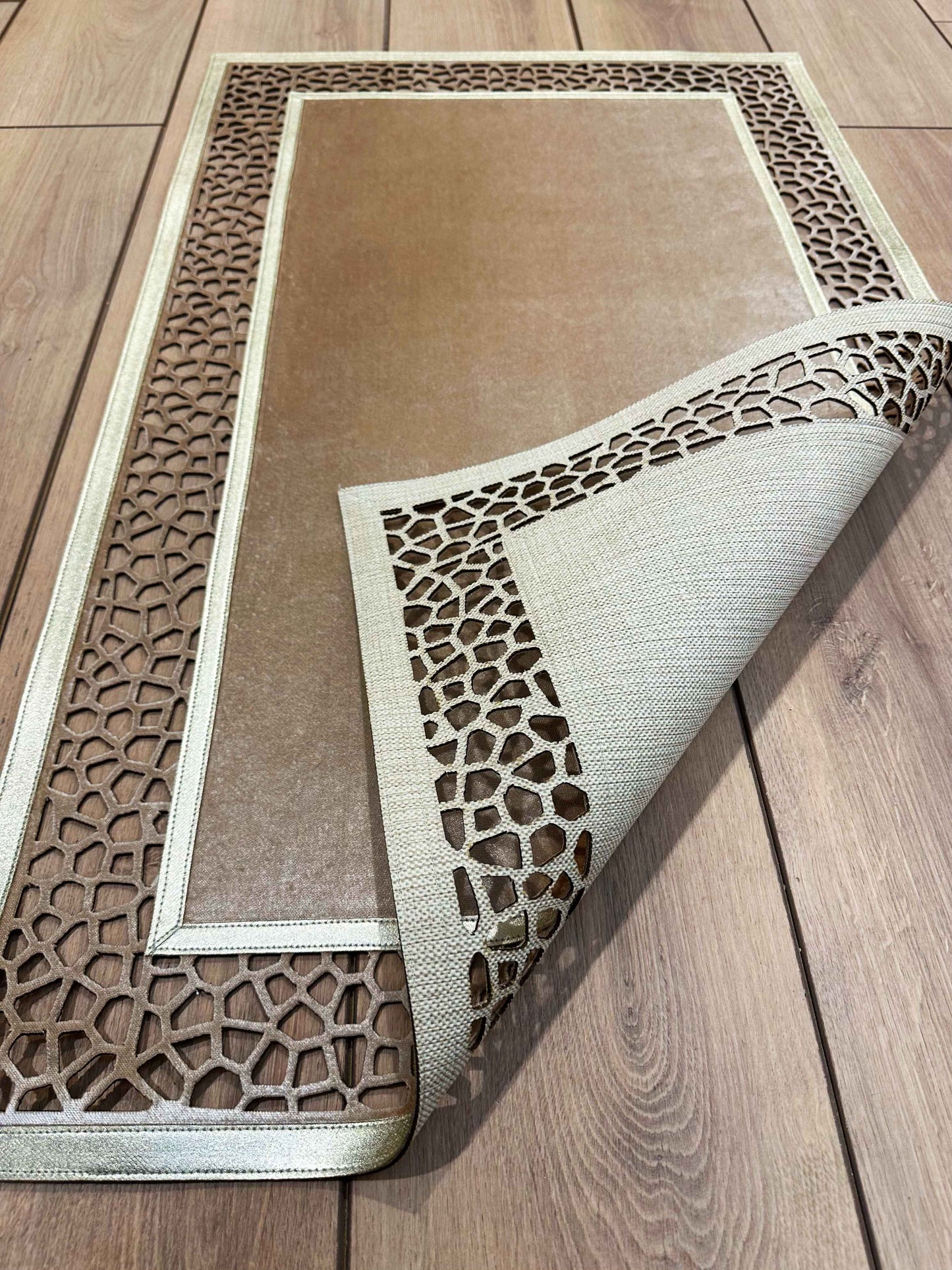 Esin Rug
