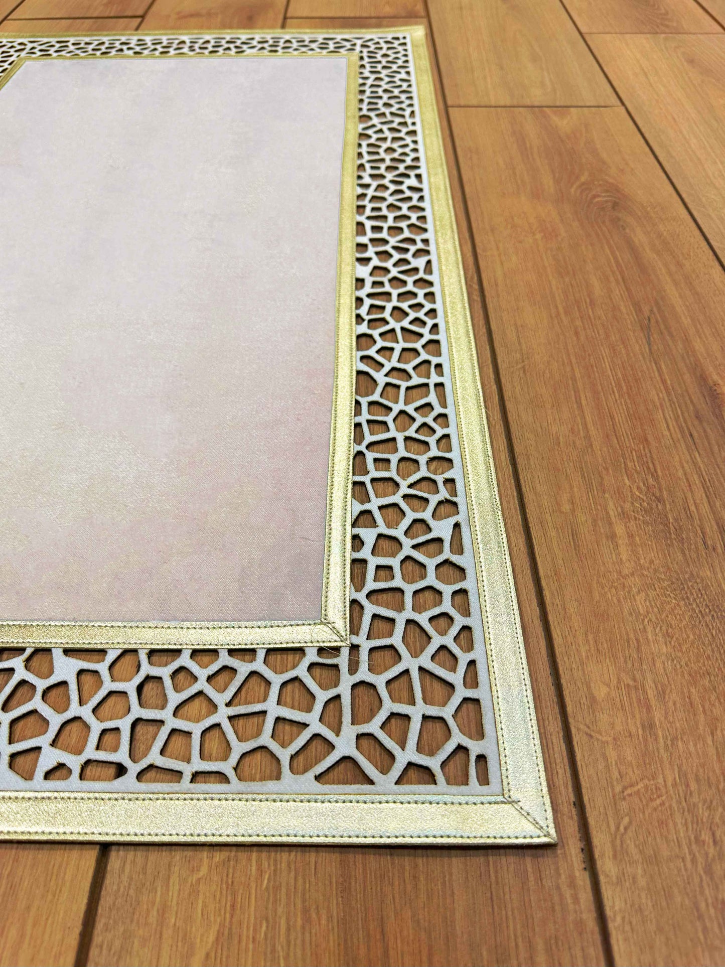 Esin Rug