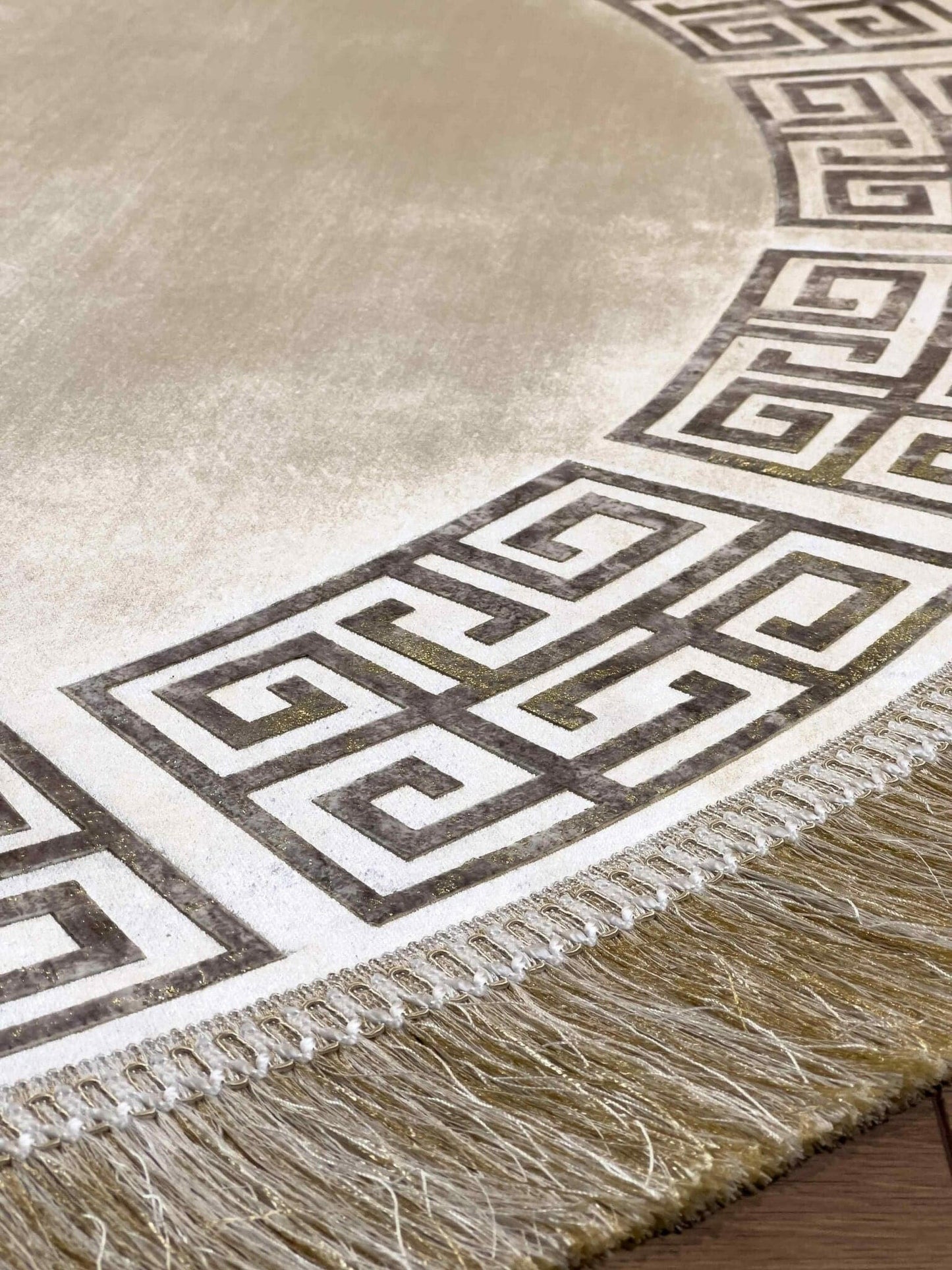 Anka Round Rug