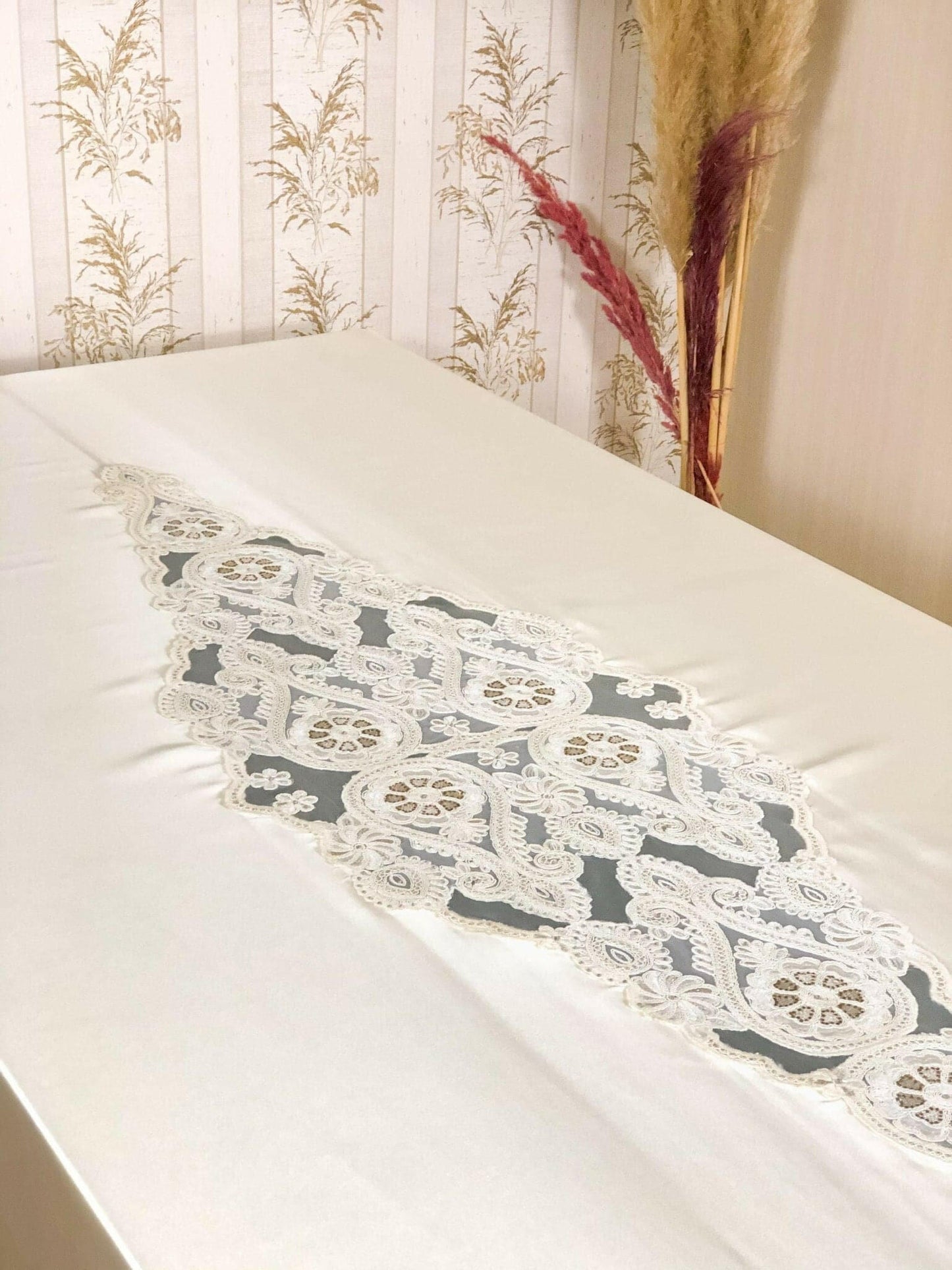 Inci Cream Tablecloth