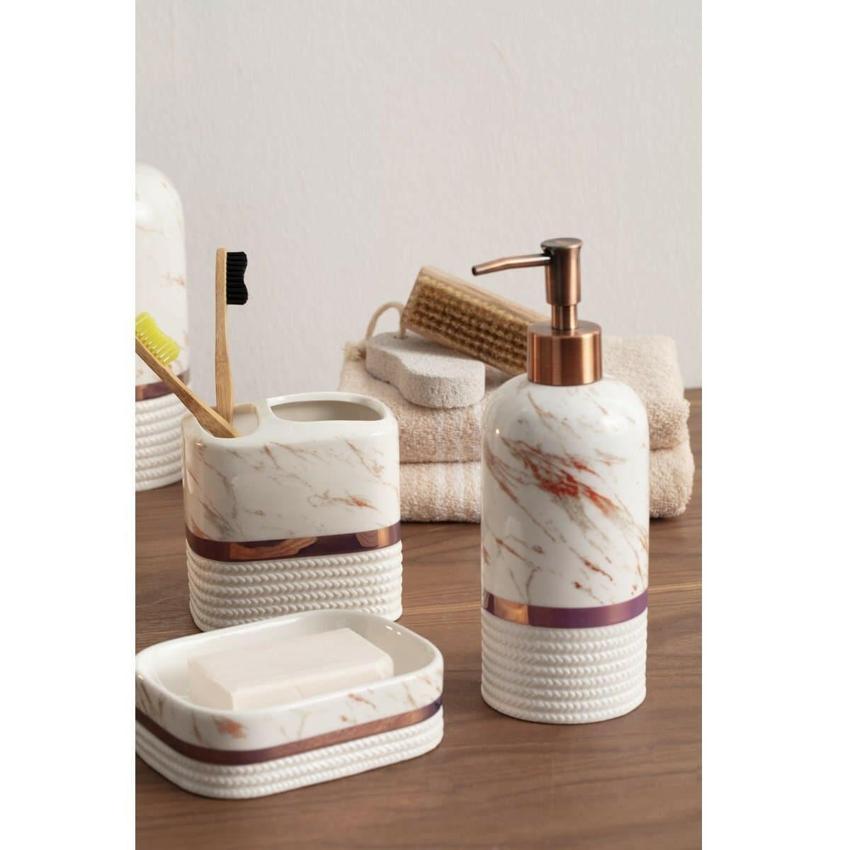 Oya Bathroom Set