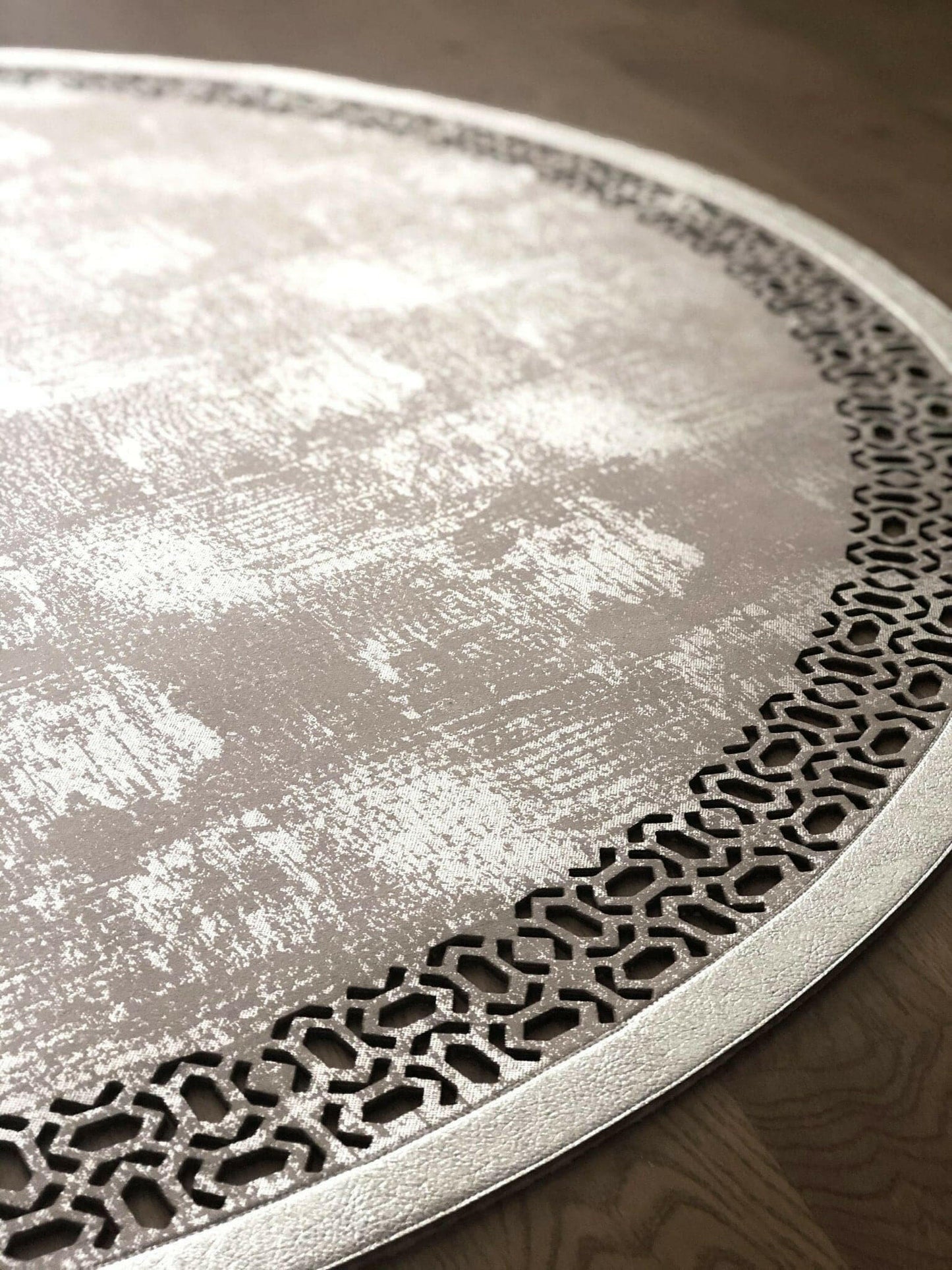 Petek Round Rug