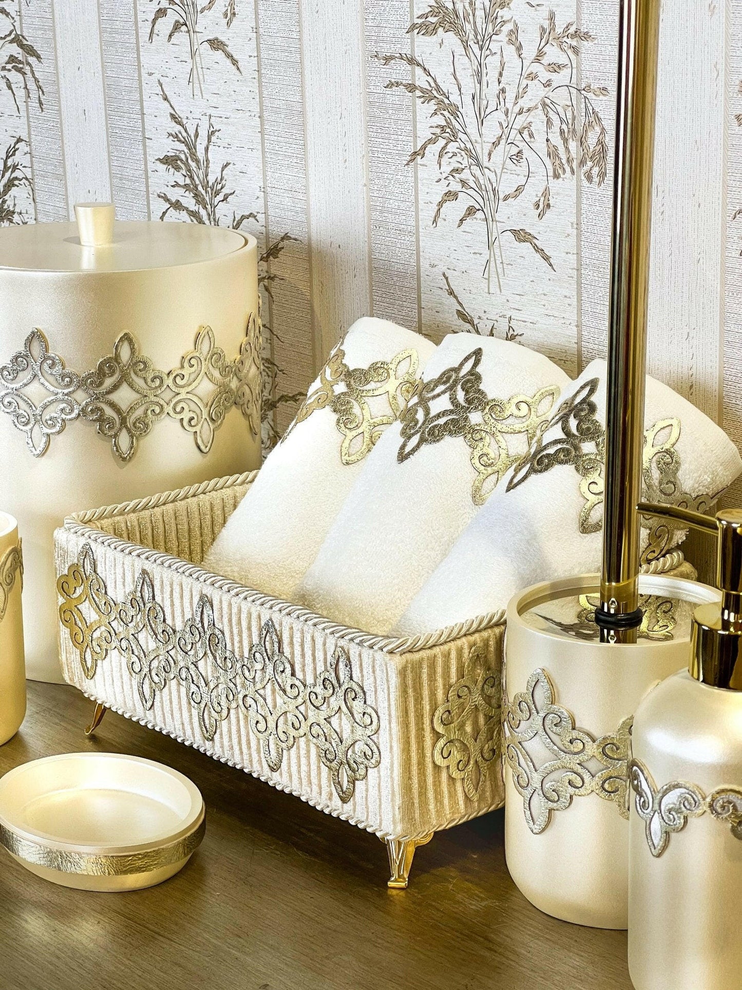 Sena Gold Bathroom Set
