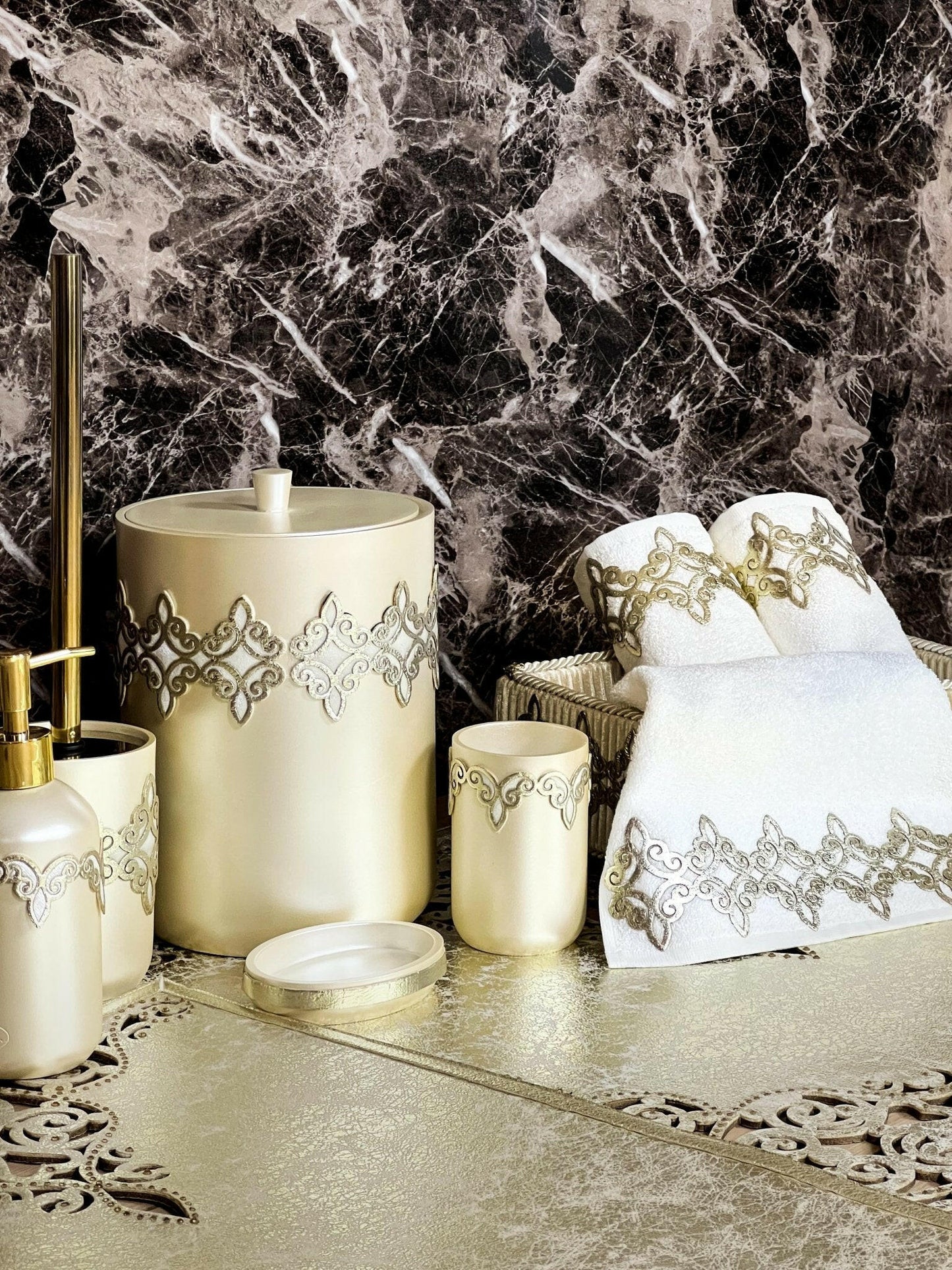 Sena Gold Bathroom Set
