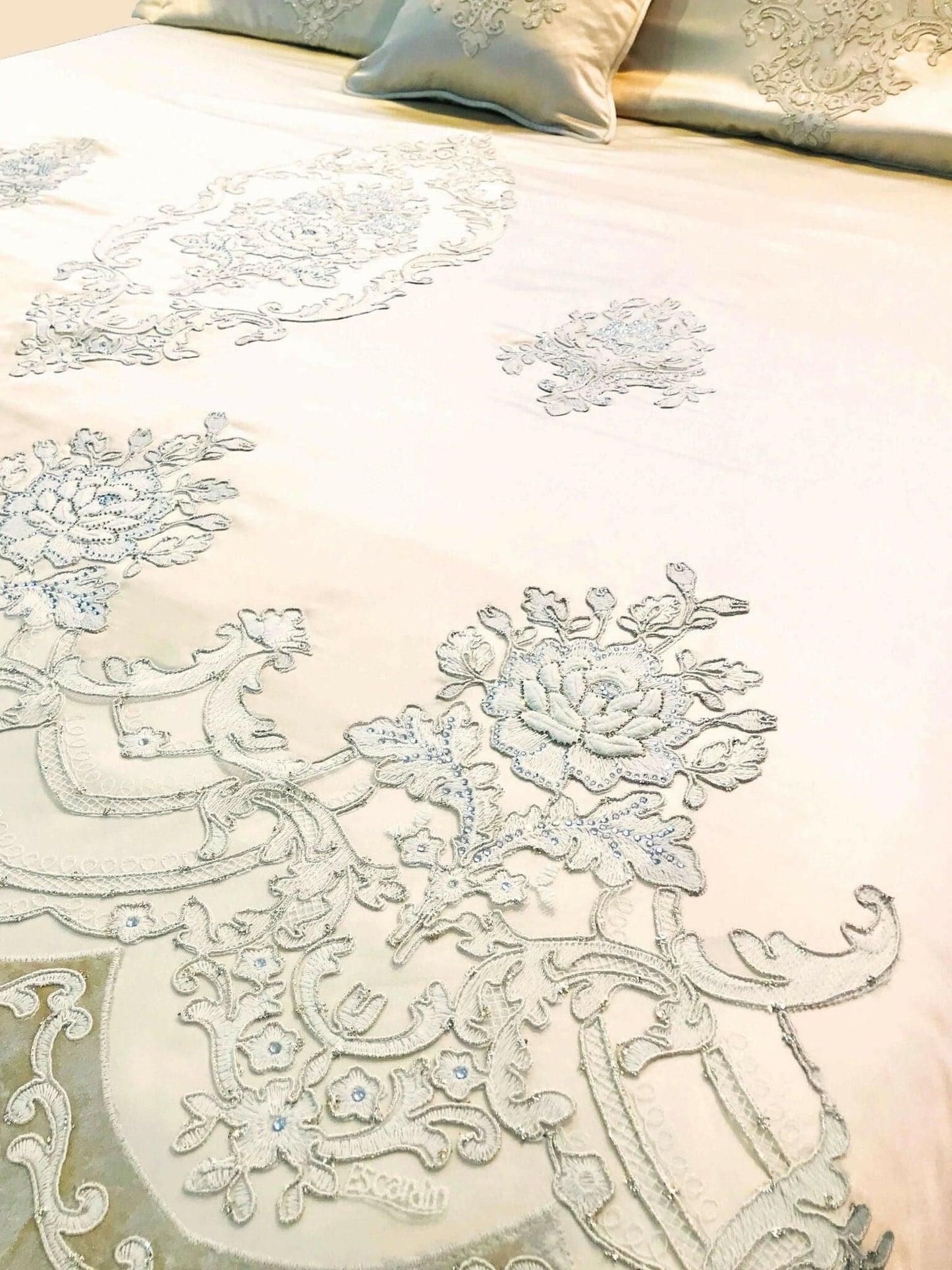 Tuana Bed Cover